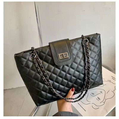 ELEGANT SHOULDER BAG