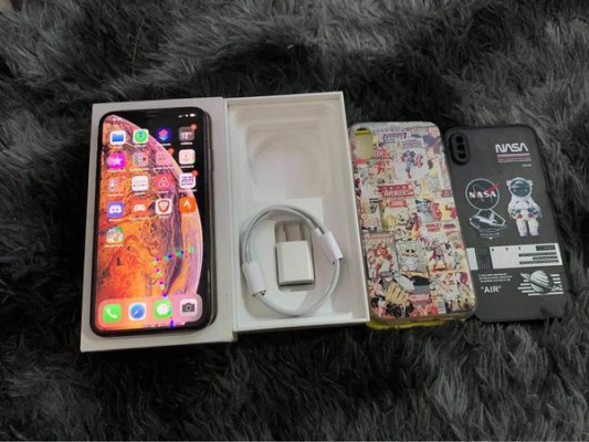IPhone XS Max 64 GB ( Globe lock)