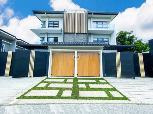 Impressive Premium Duplex near Bonifacio Global City