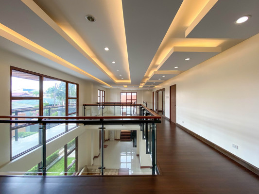 Captivating Bright House and Lot for Sale in BF Homes Paranaque⠀