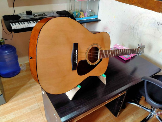 Yamaha f310 acoustic guitar