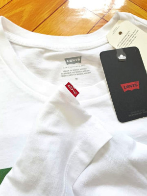 Levis tee