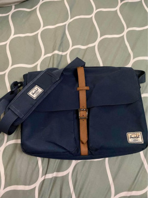 Herschel Messenger Bag