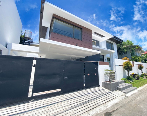 ⁣Captivating Prime House and Lot for Sale in BF Homes Parañaque⠀