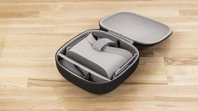 Oculus Go with travel case 32Gb