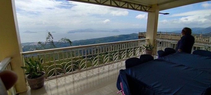 HOUSE & LOT FOR SALE!