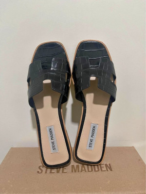 Authentic Steve Madden Hadyn Slides
