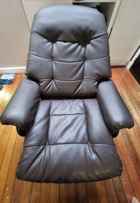 Reclining Lounge Chair