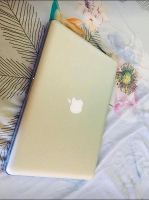 Macbook Pro i5 8gb ram 1TB HDD