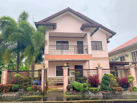 House and Lot with pool for sale in Tagaytay