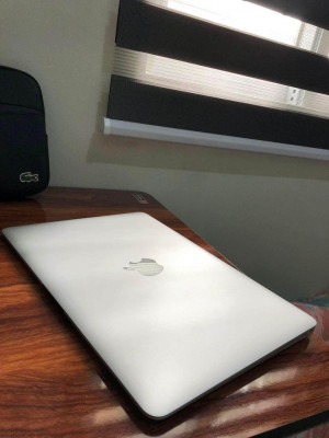 MACBOOK AIR (13-inch, 2017) 25K (Negotiable)