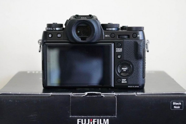 Fujifilm X-T1 Body 97% Smooth with L-plate