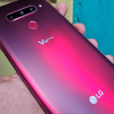 LG V40 THINQ