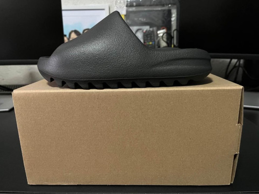 Adidas Yeezy Slide Onyx (Size US 4)