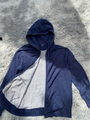 UNIQLO ZIP-UP HOODIE