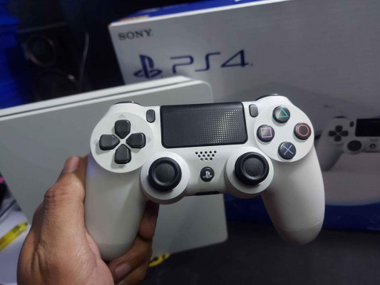 PS4 slim Glacier white limited edition