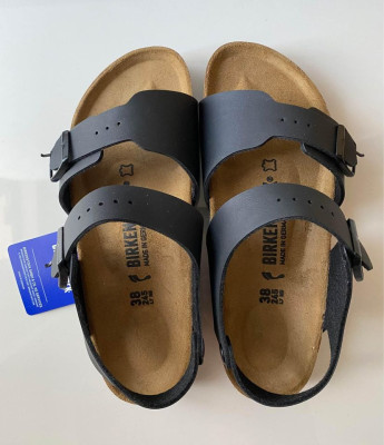 Birkenstock Men’s: Buckle flat sandals