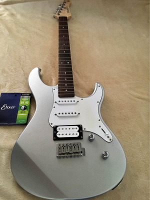 Yamaha pacifica 112v