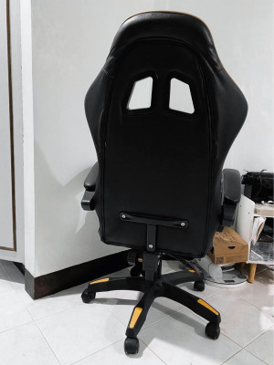 gaming chair (negotiable)