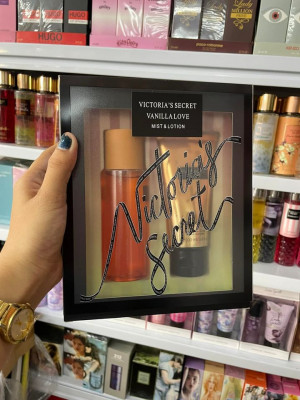 VICTORIA SECRET PROMO SET WITH BODY LOTION