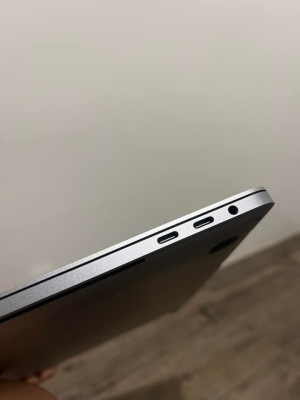 15-inch Macbook Pro 2016 with Touch bar