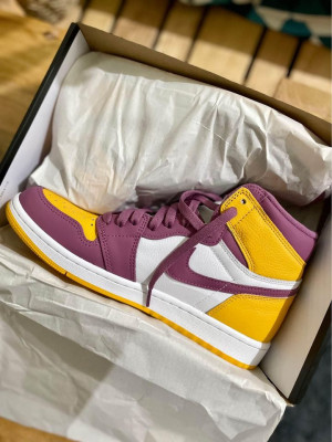 Air Jordan 1 Mid Brotherhood