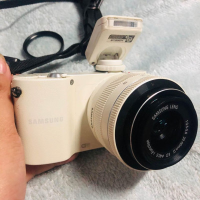 SAMSUNG NX1000