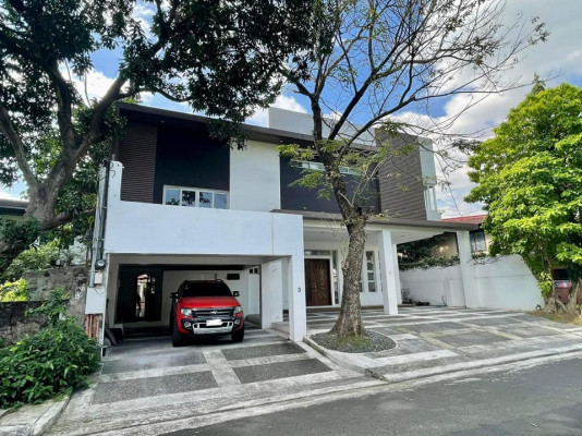 Big Garden with pool House and Lot For Sale