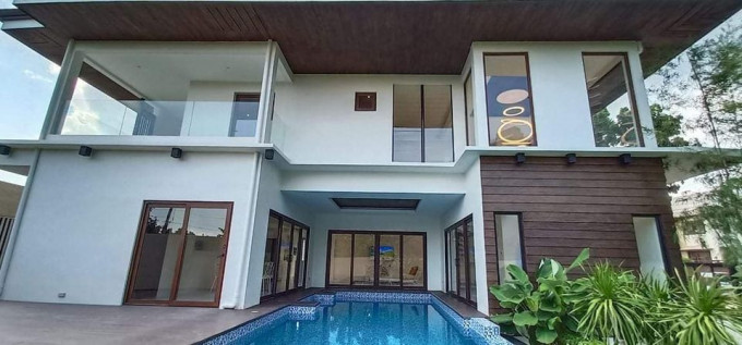 LUXURIOUS HOUSE & LOT FOR SALE IN MACTAN, LAPULAPU CITY!