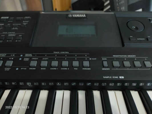 Yamaha PSR-E463 (61-Key Keyboard)