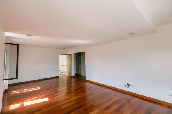 ⁣⁣Impressive Muji Inspired Duplex near BGC