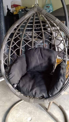 Hanging egg chair