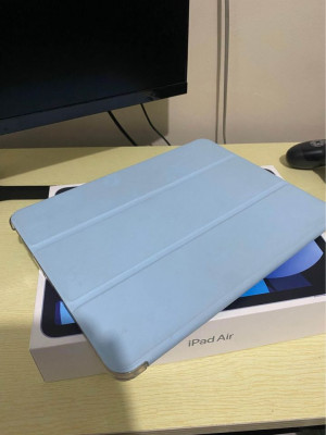 For Sale:  Apple iPad 4 64GB WiFi Blue with Goojodoq Pencil