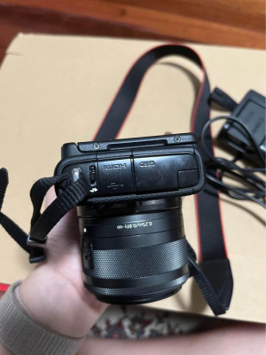 Canon M100 Mirrorless Camera