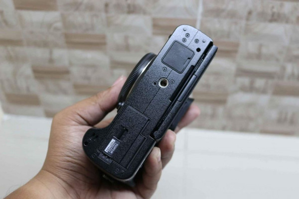 FUJIFILM XT2 BODY - Made in Japan Version