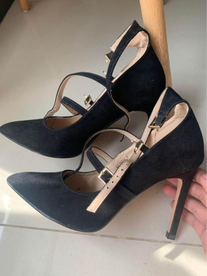 Used Parisian 4inch Heels with free tote bag