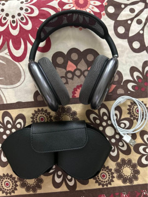 Apple AirPods Max (HK Variant) Negotiable