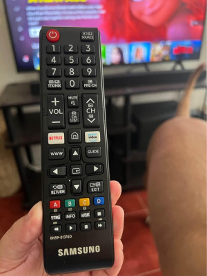 Used SAMSUNG TV UHD LED (43", 4K, Smart) UA43RU7100KXXT