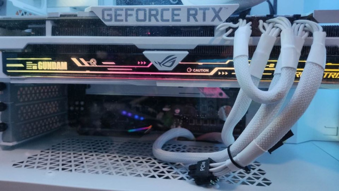 Asus Strix RTX 3080 Gundam Edition