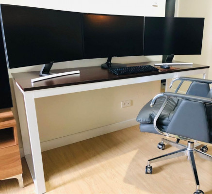 Office / Gaming Table for 3 Monitors