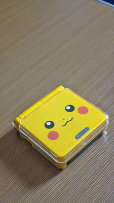 GAMEBOY ADVANCE SP PIKACHU