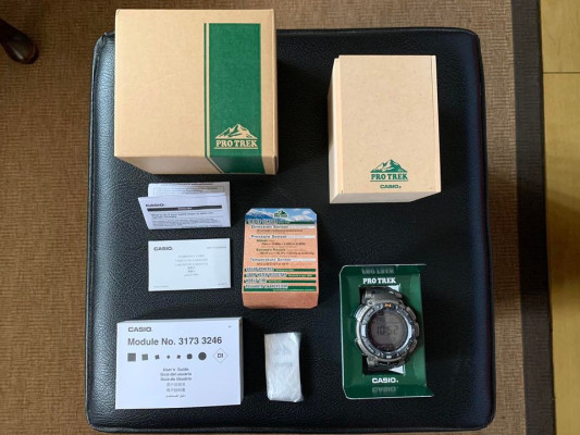 CASIO PRO TREK TITANIUM