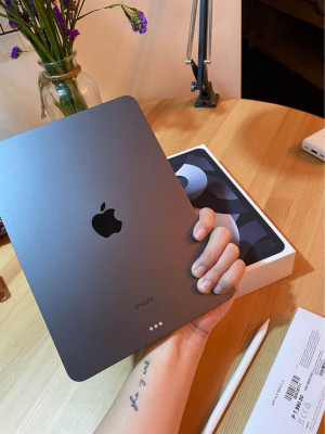 Ipad Air 5th Gen 64GB with Pencil 2