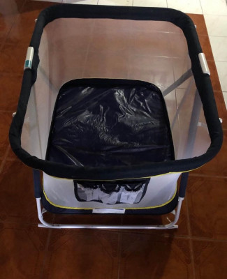 For sale Giant Carrier playpen cozi