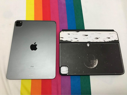 iPad Pro 11" M1 128 GB Space Gray with Magic Keyboard Bundle