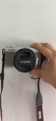 Canon EOS M100