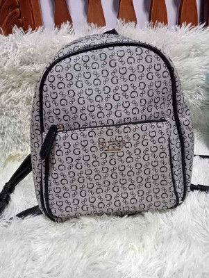 GUESS ORIGINAL MALL PULLOUT BACKPACK 😍