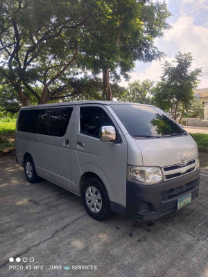 2013 Toyota hiace commuter