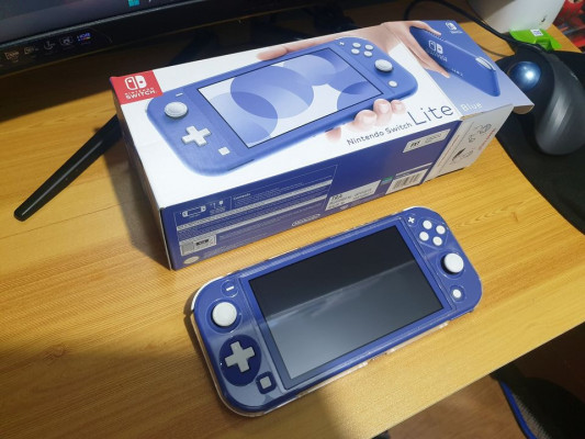 Nintendo switch lite blue