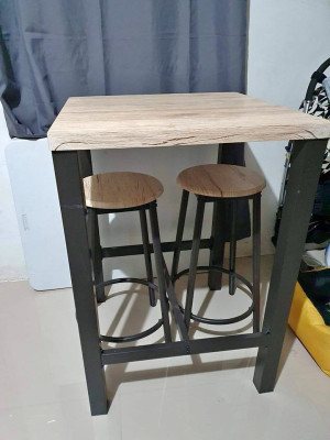 Pre-loved bar stool and table